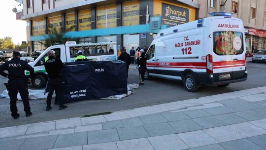 Elazığ'da beton pompa aracının çarptığı yaşlı adam hayatını kaybetti