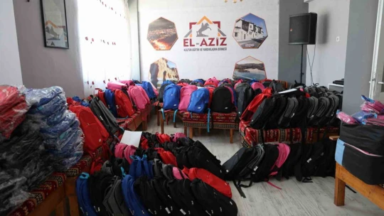 Elazığ'da bin öğrenciye kırtasiye yardımı yapıldı