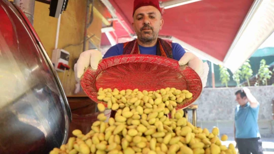 Elazığ'da bir ilk: Vişneli badem şekerinin ardından limonlusu yapıldı