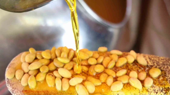 Elazığ'da bir ilk: Vişneli badem şekerinin ardından limonlusu yapıldı