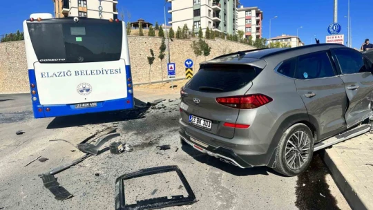 Elazığ'da biri ağır 3 kişinin yaralandığı kazanın görüntüleri ortaya çıktı