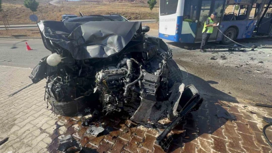 Elazığ'da biri ağır 3 kişinin yaralandığı kazanın görüntüleri ortaya çıktı