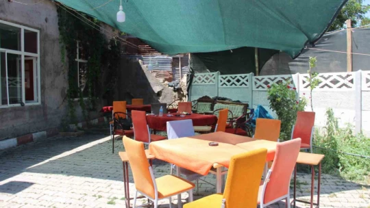 Elazığ'da bunaltıcı sıcaklarla birlikte kıraathaneler boş kaldı