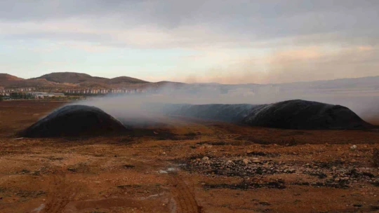Elazığ'da çıkan yangında 400 ton saman kül oldu