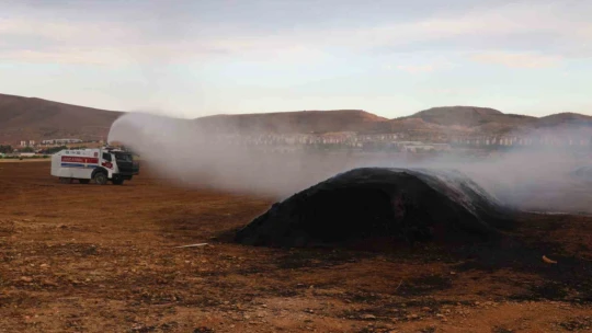 Elazığ'da çıkan yangında 400 ton saman kül oldu
