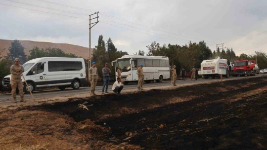 Elazığ'da çıkan yangında 400 ton saman kül oldu