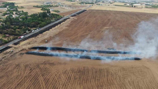 Elazığ'da çıkan yangında 400 ton saman kül oldu