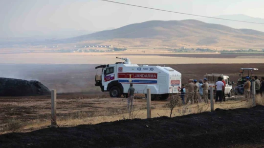 Elazığ'da çıkan yangında 400 ton saman kül oldu