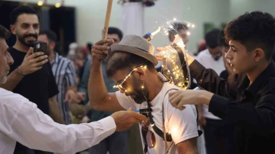 Elazığ'da çılgın davulcudan ateşli şov, günde 4 düğüne gidiyor