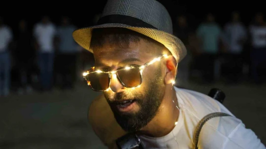 Elazığ'da çılgın davulcudan ateşli şov, günde 4 düğüne gidiyor