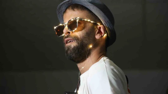 Elazığ'da çılgın davulcudan ateşli şov, günde 4 düğüne gidiyor