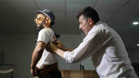 Elazığ'da çılgın davulcudan ateşli şov, günde 4 düğüne gidiyor