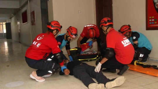Elazığ'da deprem ve yangın tatbikatları devam ediyor