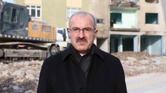Elazığ'da depremde ağır hasar alan 3 katlı binaların yıkımı tamamlandı