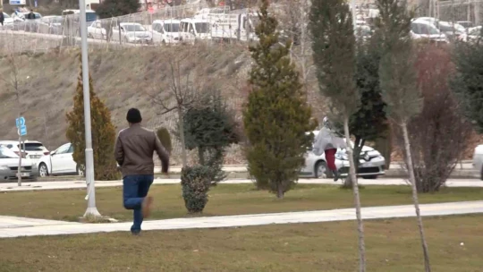 Elazığ'da dilenci operasyonu: Kimisi maraton koşucusunu aratmadı, kimileri de kamerayı görünce 'Çekme' diye bağırdı