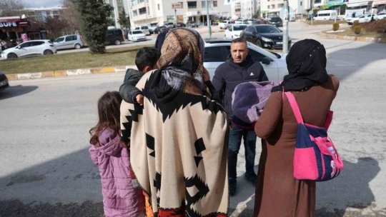 Elazığ'da dilenci operasyonu: Kimisi maraton koşucusunu aratmadı, kimileri de kamerayı görünce 'Çekme' diye bağırdı