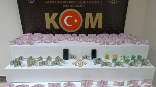 Elazığ'da dolandırılan vatandaşa ziynet eşyaları ve parası teslim edildi