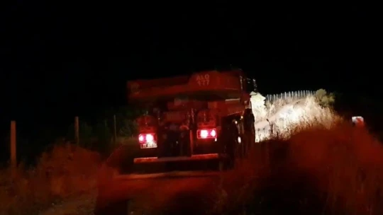 Elazığ'da düşen yıldırım otluk alanları yaktı