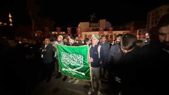 Elazığ'da eller semaya Filistin için açıldı