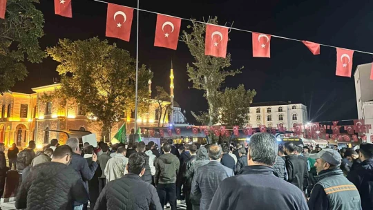 Elazığ'da eller semaya Filistin için açıldı