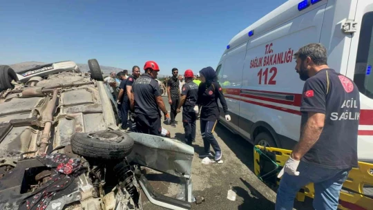Elazığ'da feci kaza: 1 ölü, 2'si ağır 4 yaralı