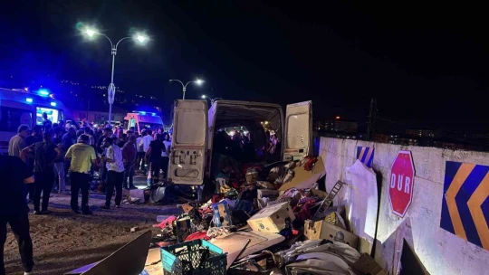 Elazığ'da feci kaza: 1 ölü, 7 yaralı