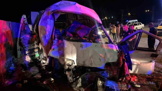 Elazığ'da feci kaza: 1 ölü, 7 yaralı