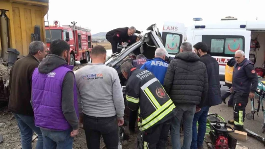 Elazığ'da feci kaza: 2 ağır yaralı