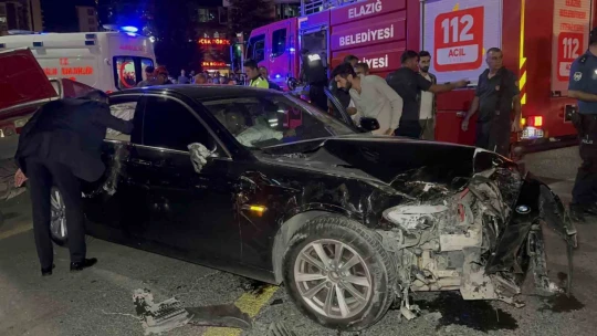 Elazığ'da feci kaza: 2'si ağır 6 yaralı