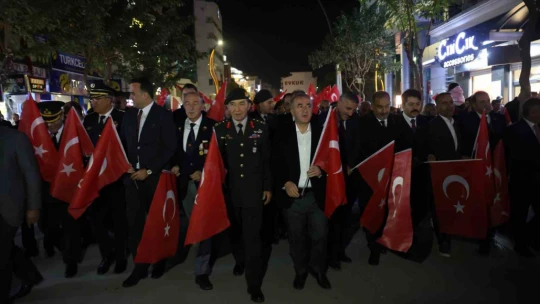 Elazığ'da fener alayı renkli görüntüler oluşturdu