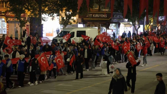 Elazığ'da fener alayı renkli görüntüler oluşturdu
