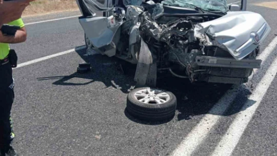 Elazığ'da hafif ticari araç ile traktör çarpıştı: 1'i ağır 5 yaralı