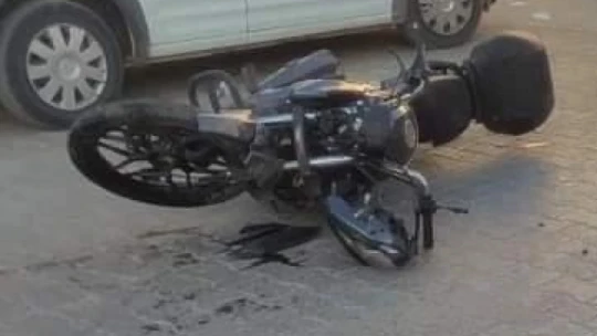 Elazığ'da hafif ticari araç ile motosiklet çarpıştı :1 yaralı