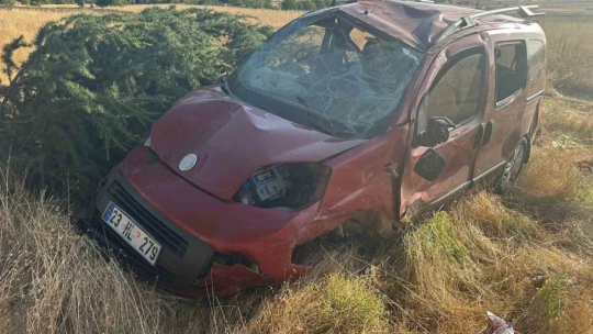 Elazığ'da hafif ticari araç şarampole uçtu: 1 ölü, 4  yaralı