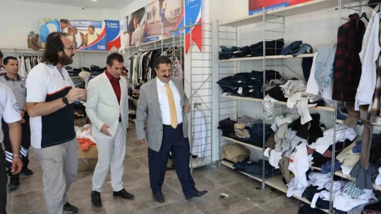 Elazığ'da ihtiyaç sahibi ailelere 60 bin parça giysi dağıtıldı