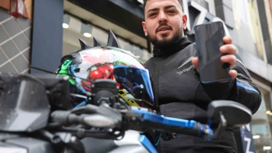 Elazığ'da insanlık ölmemiş dedirten davranış: Yerde bulduğu telefonu sahibine ulaştırdı para teklifine 'insanlık görevimiz' dedi