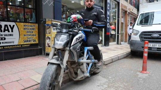 Elazığ'da insanlık ölmemiş dedirten davranış: Yerde bulduğu telefonu sahibine ulaştırdı para teklifine 'insanlık görevimiz' dedi