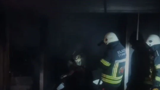 Elazığ'da iş yeri yangını söndürüldü