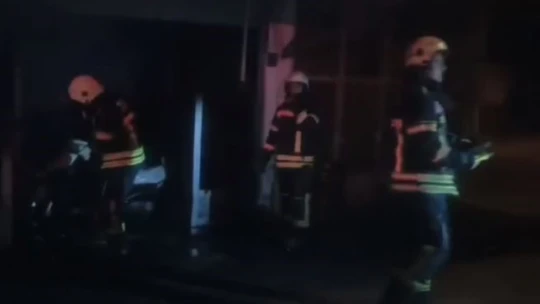 Elazığ'da iş yeri yangını söndürüldü