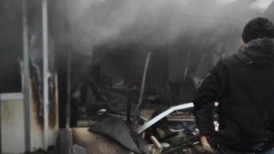 Elazığ'da işçilerin kaldığı konteynerler yandı