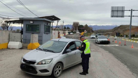 Elazığ'da jandarma 10 günde 17 bin 118 aracı denetledi