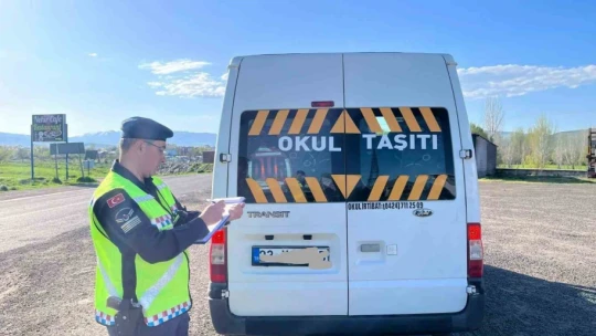 Elazığ'da jandarma ekipleri okul servislerini denetledi