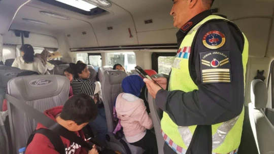 Elazığ'da jandarma ekipleri okul servislerini denetledi