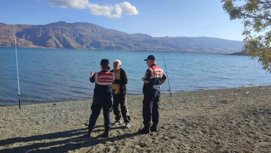 Elazığ'da jandarma ekipleri vatandaşları çevre kirliliği konusunda bilgilendirdi