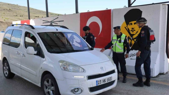 Elazığ'da jandarma ekiplerinden bayram denetimi