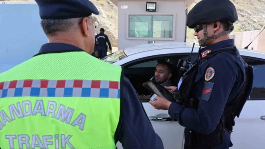 Elazığ'da jandarma ekiplerinden bayram denetimi