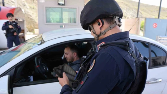 Elazığ'da jandarma ekiplerinden bayram denetimi
