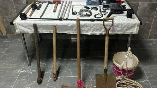 Elazığ'da kaçak kazı yapan 5 şüpheli suçüstü yakalandı