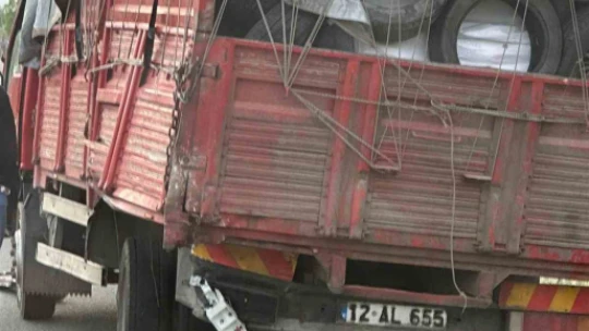 Elazığ'da kamyon ile otomobil çarpıştı: 4 yaralı