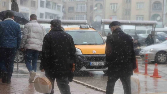 Elazığ'da kar yağışı başladı
